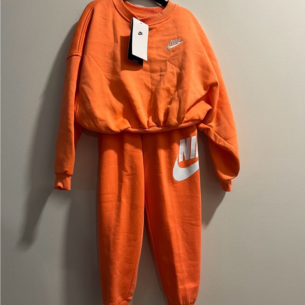 New With Tags Nike Sweatpants & Crew Neck Pullover size XS kids!